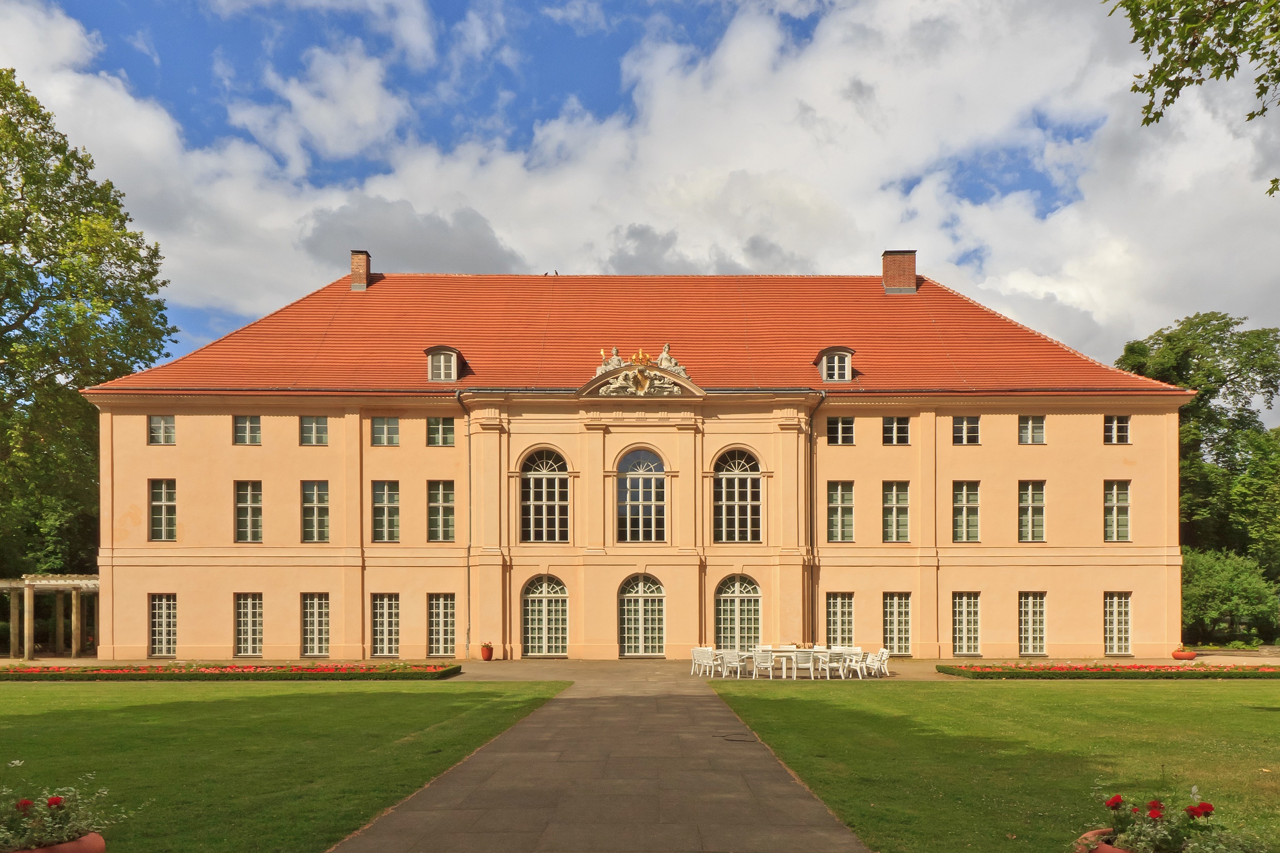 Berlin_Schloss_Schoenhausen_06-2014